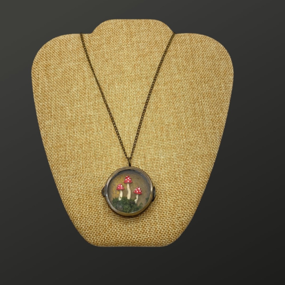 Red Spotted Amanita Mushrooms Cottagecore Naturecore Necklace Fairycore Upcycled - Picture 7 of 9
